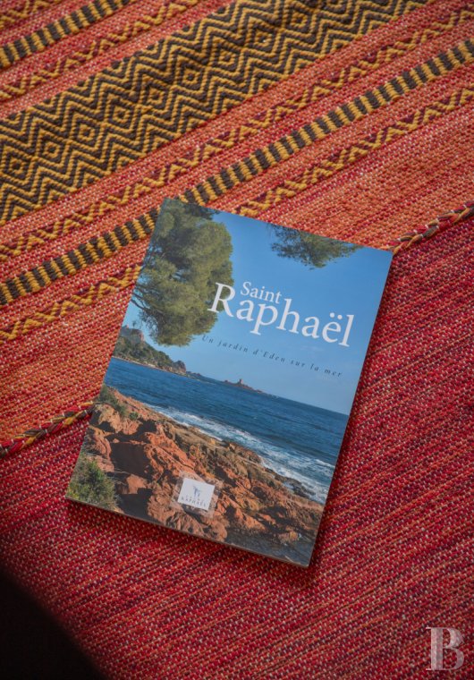 A family home built on the foundations of an ancient fortress in Agay harbour, Saint-Raphaël - photo  n°6